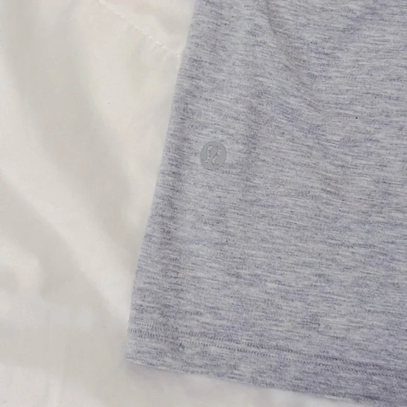 Lululemon Fundamental T Shirt in Heathered Silver Drop Gray Size Medium - Picture 5 of 5